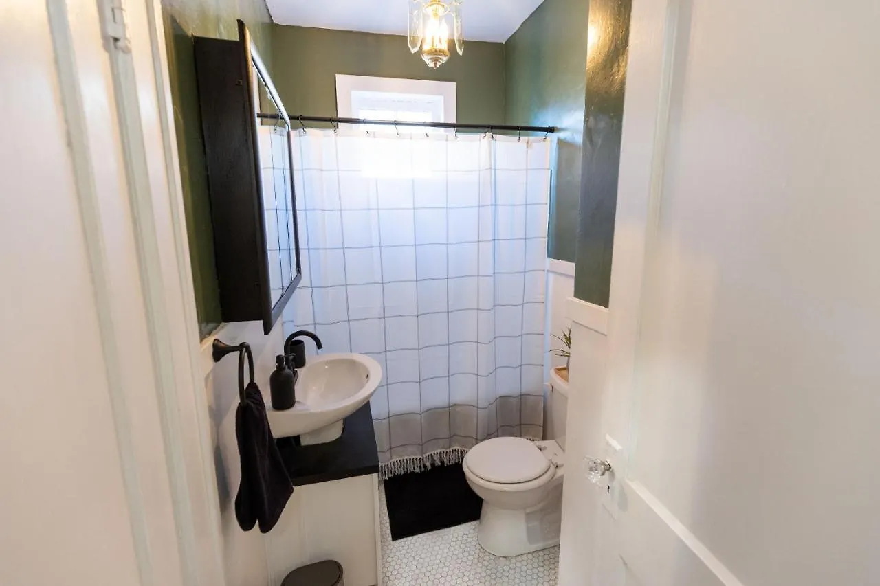 בית נופש הוילה Historic Revival King Bed Midtown Memphis 68 Yes Pets Fast Wifi Free Parking ארצות הברית
